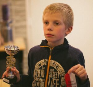 Jesse van Dongen plaatst  zich voor het NK E