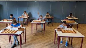 Seizoensafsluiting met bekers en diploma’s